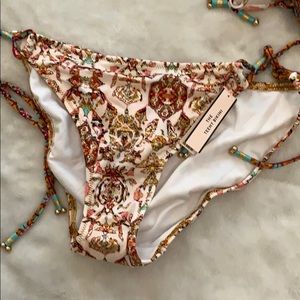 Victoria's Secret Swim - VS bikini set 36D bottom in medium Victoria's Secret Swim - VS bikini set 36D bottom in medium